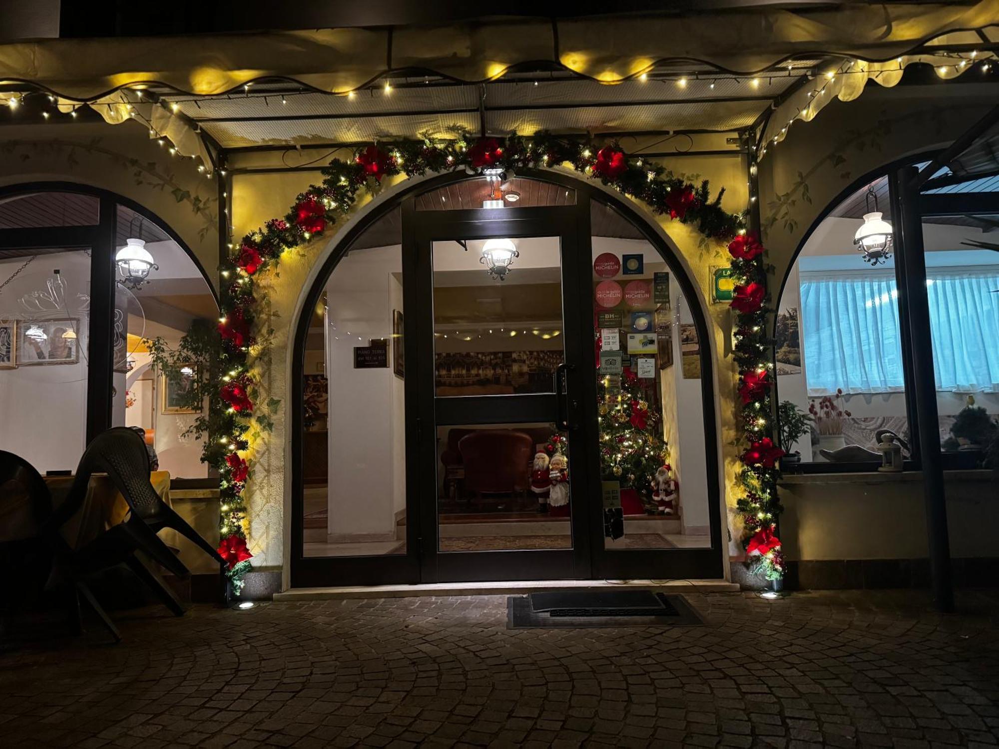 Hotel Ristorante La Grotta Кастільйоне-делле-Стів'єре Екстер'єр фото