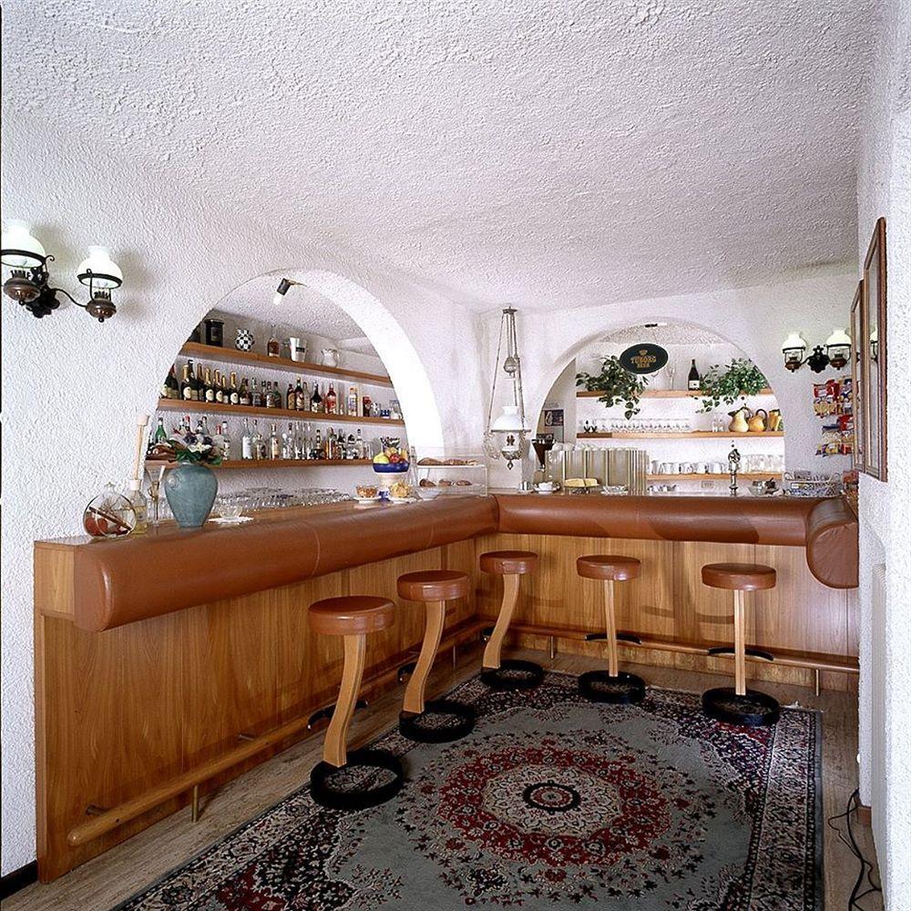 Hotel Ristorante La Grotta Кастільйоне-делле-Стів'єре Екстер'єр фото