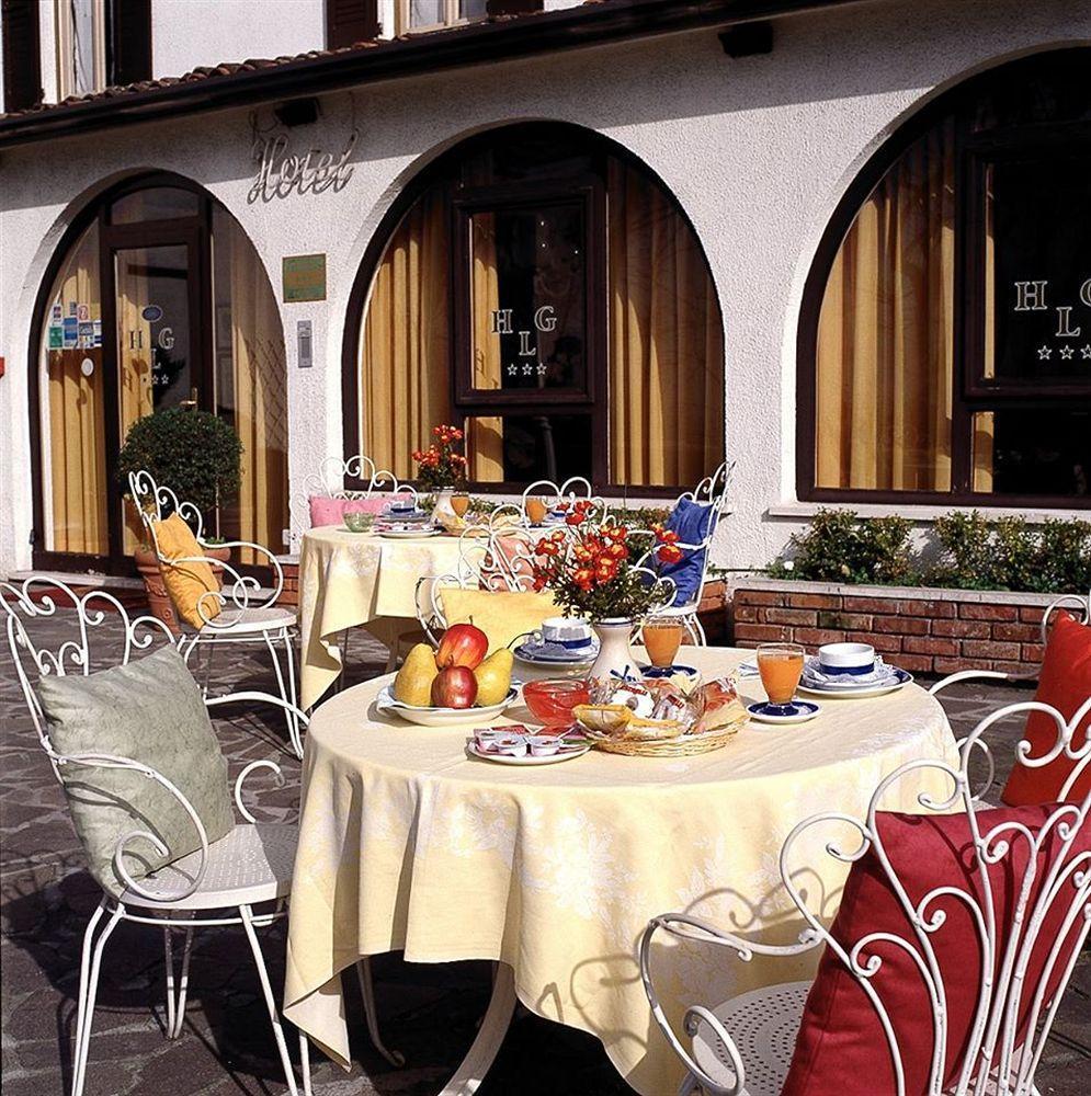 Hotel Ristorante La Grotta Кастільйоне-делле-Стів'єре Екстер'єр фото