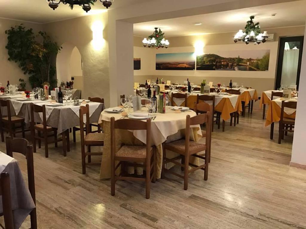 Hotel Ristorante La Grotta Кастільйоне-делле-Стів'єре Екстер'єр фото