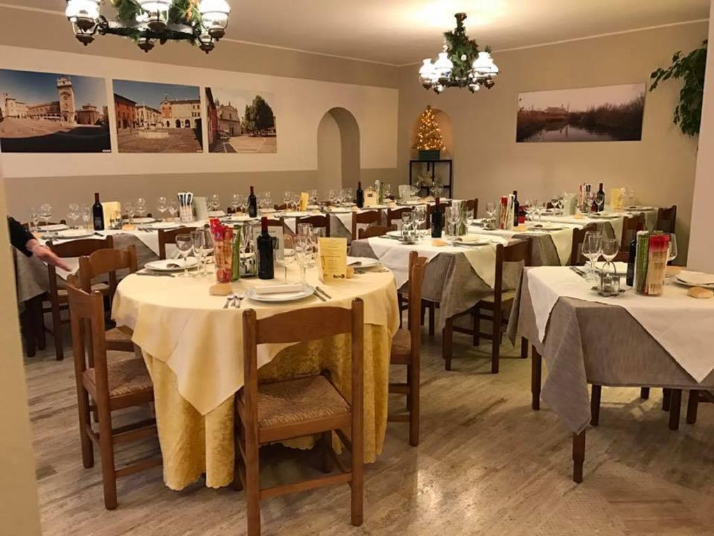 Hotel Ristorante La Grotta Кастільйоне-делле-Стів'єре Екстер'єр фото