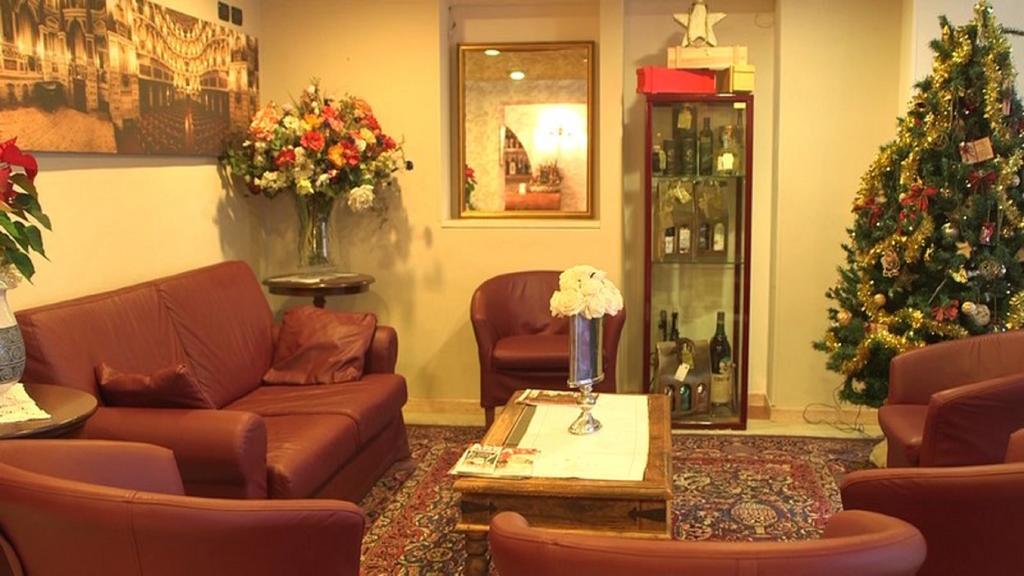 Hotel Ristorante La Grotta Кастільйоне-делле-Стів'єре Екстер'єр фото
